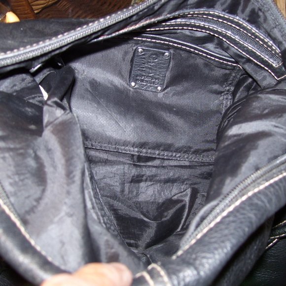 Fortuna Valentina Black Leather Shoulder Bag - Picture 6 of 15